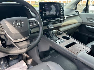 2022 Toyota Sienna XLE 7 Passenger