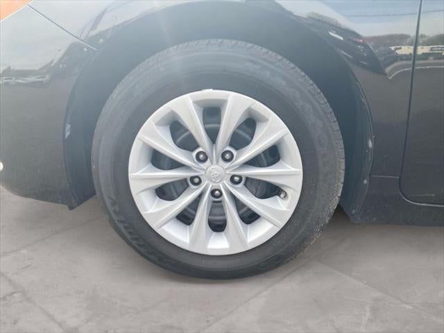 2016 Toyota CAMRY LE