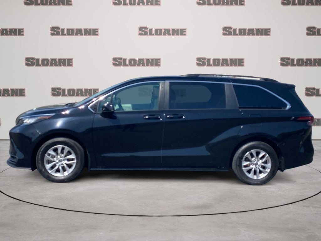 2023 Toyota Sienna LE 8 Passenger