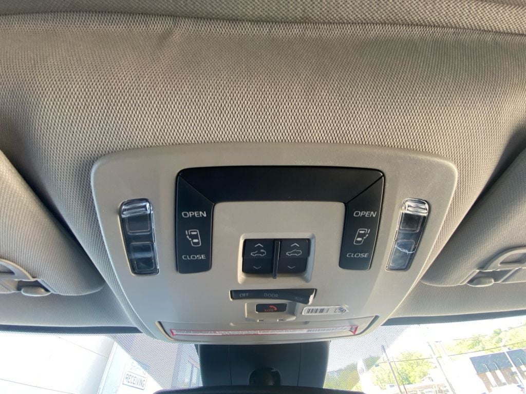 2023 Toyota Sienna LE 8 Passenger