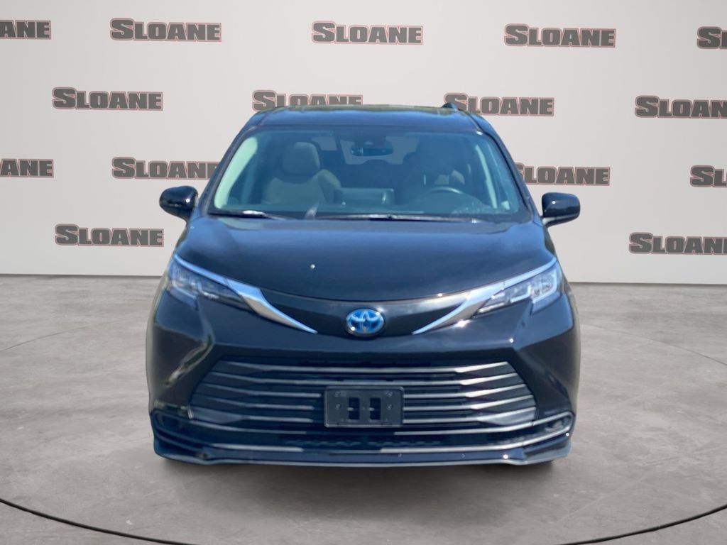 2023 Toyota Sienna LE 8 Passenger