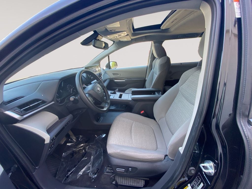 2023 Toyota Sienna LE 8 Passenger