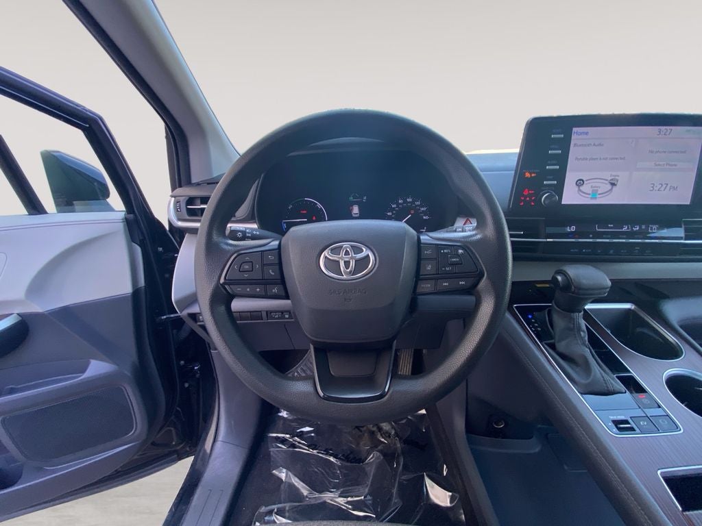 2023 Toyota Sienna LE 8 Passenger
