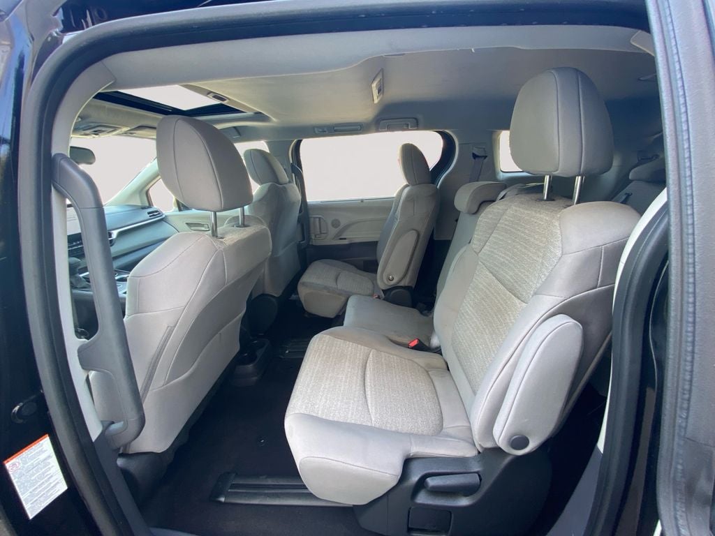 2023 Toyota Sienna LE 8 Passenger