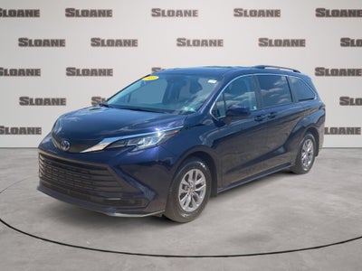 2023 Toyota Sienna LE 8 Passenger