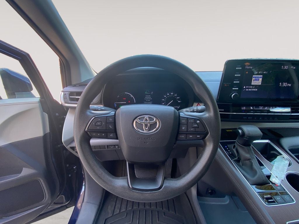 2023 Toyota Sienna LE 8 Passenger