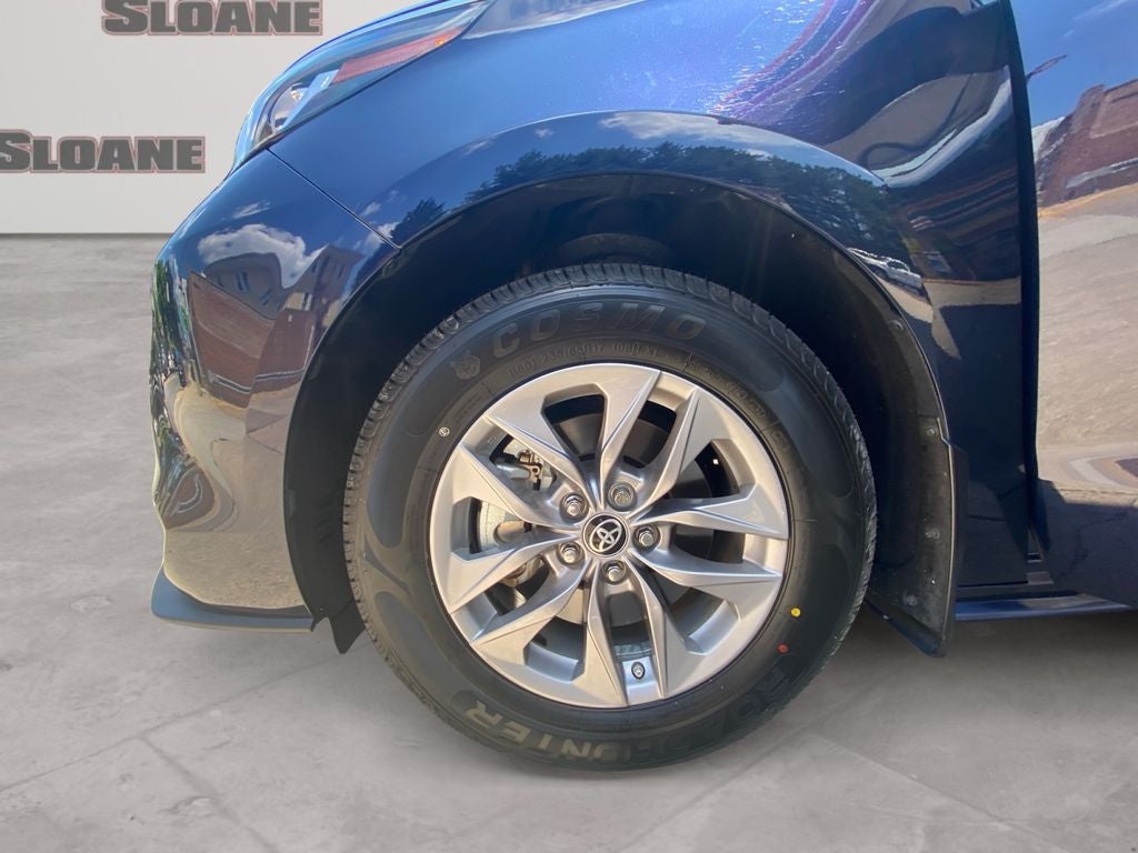 2023 Toyota Sienna LE 8 Passenger