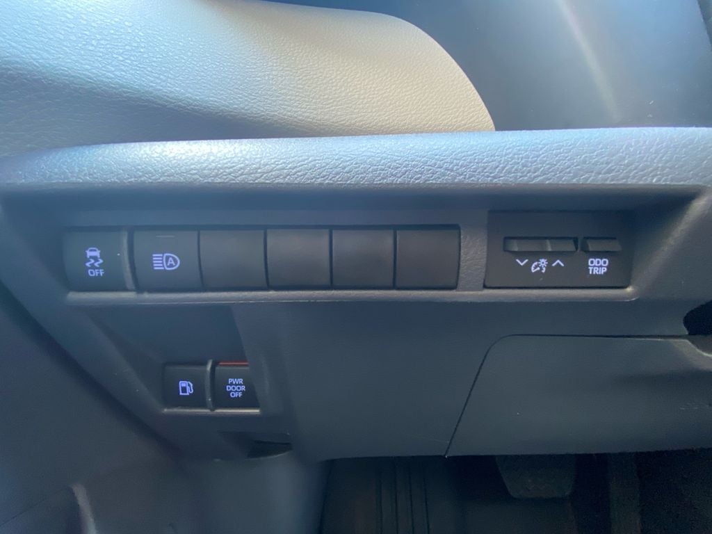 2023 Toyota Sienna LE 8 Passenger