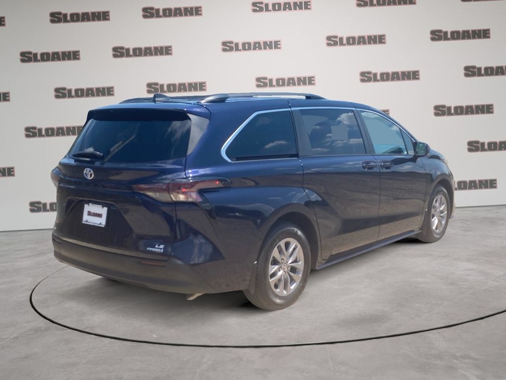 2023 Toyota Sienna LE 8 Passenger