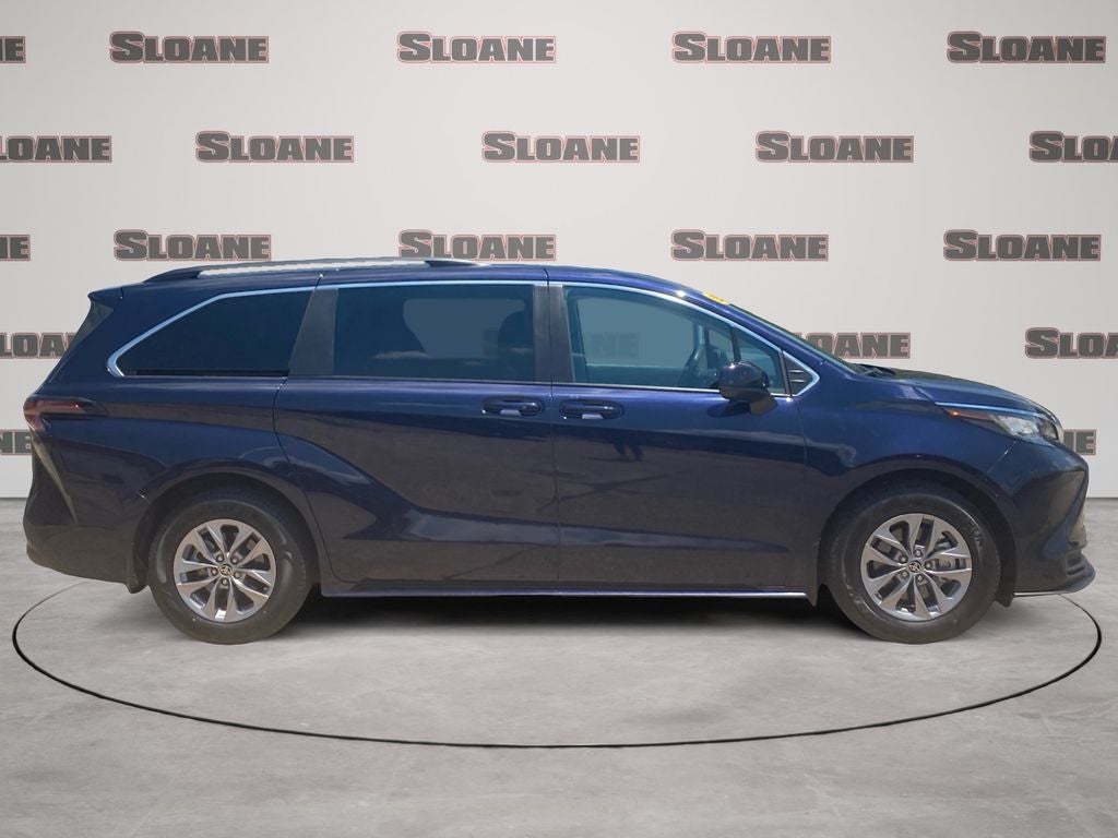 2023 Toyota Sienna LE 8 Passenger