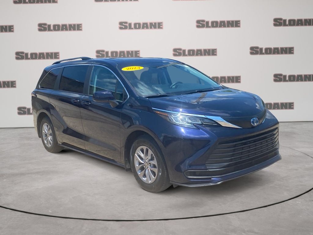 2023 Toyota Sienna LE 8 Passenger