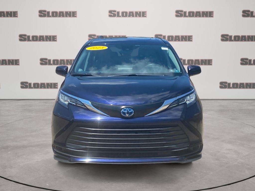2023 Toyota Sienna LE 8 Passenger