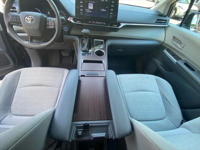 2023 Toyota Sienna LE 8 Passenger