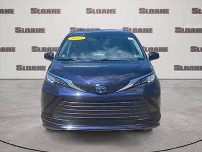 2023 Toyota Sienna LE 8 Passenger