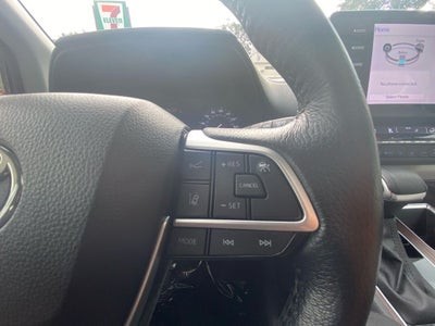 2024 Toyota Sienna XLE 8 Passenger