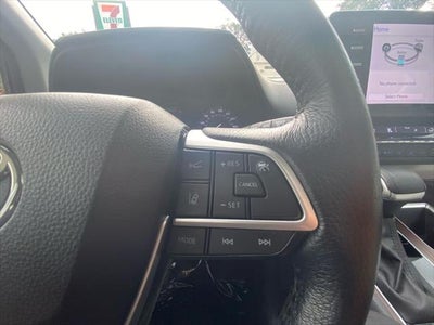 2024 Toyota Sienna XLE 8 Passenger