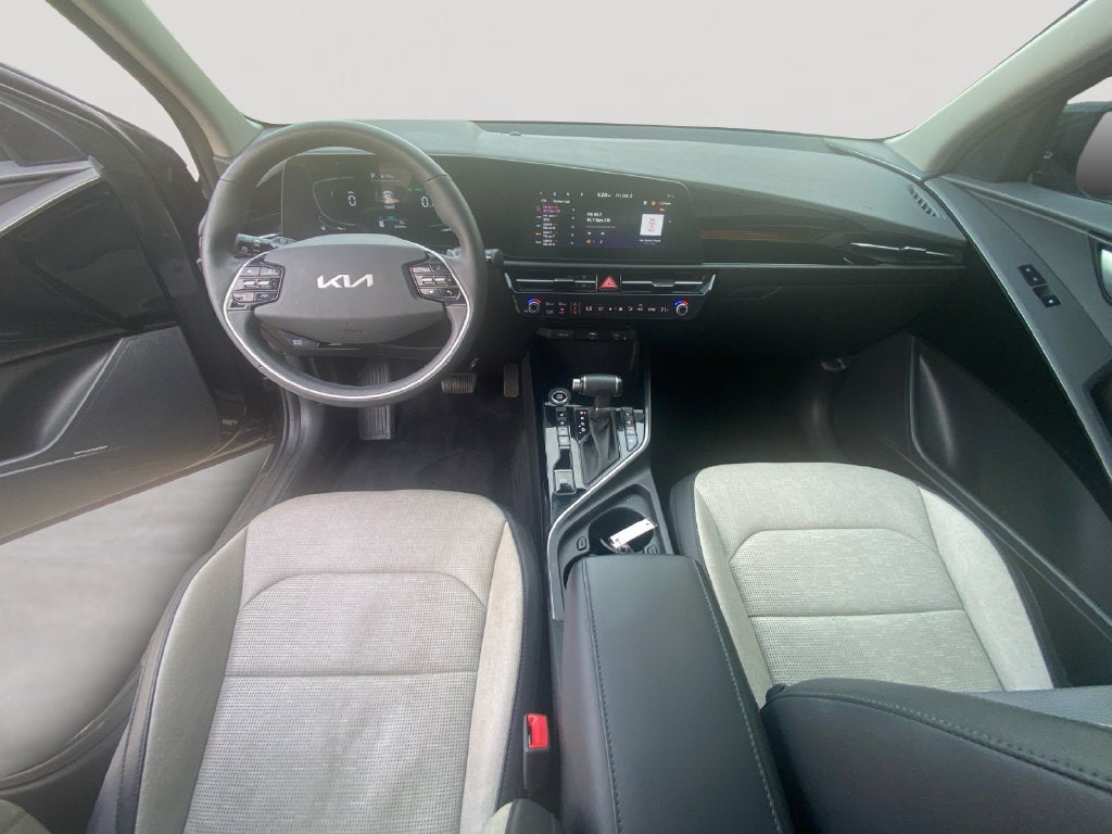 2023 Kia Niro SX
