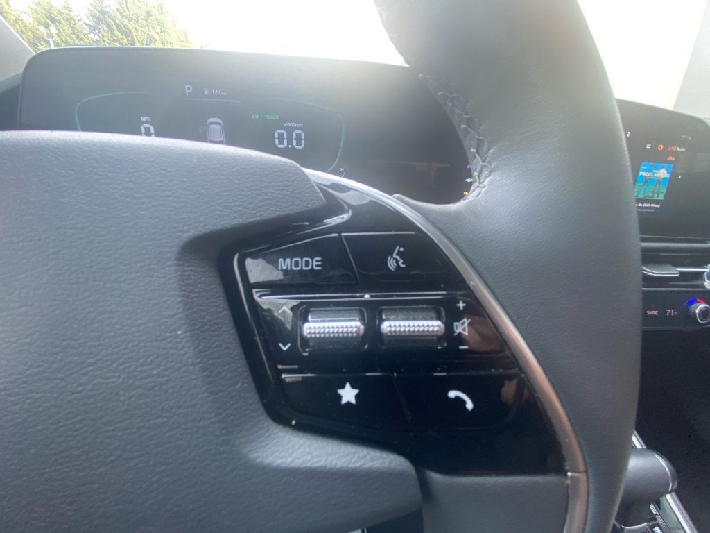 2023 Kia Niro SX