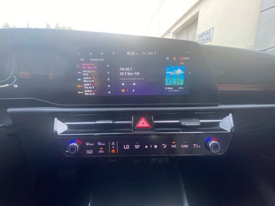 2023 Kia Niro SX