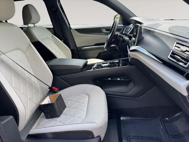 2024 Volkswagen Atlas Cross Sport 2.0T SEL Premium R-Line