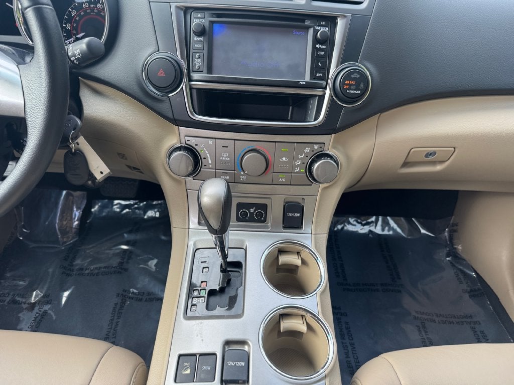 2013 Toyota HIGHLANDER SE