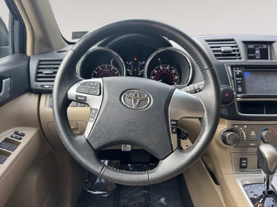 2013 Toyota HIGHLANDER SE