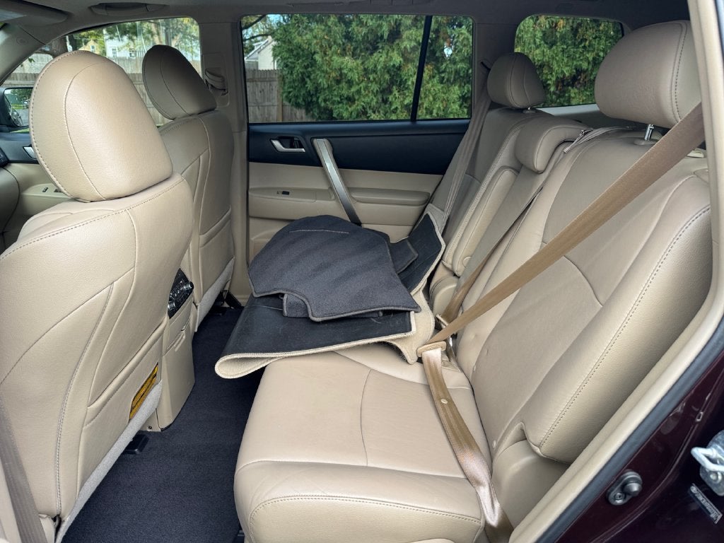 2013 Toyota HIGHLANDER SE