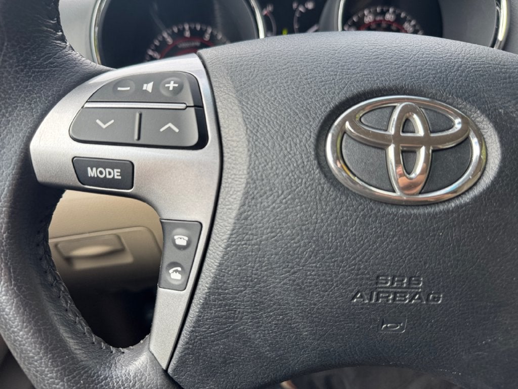 2013 Toyota HIGHLANDER SE