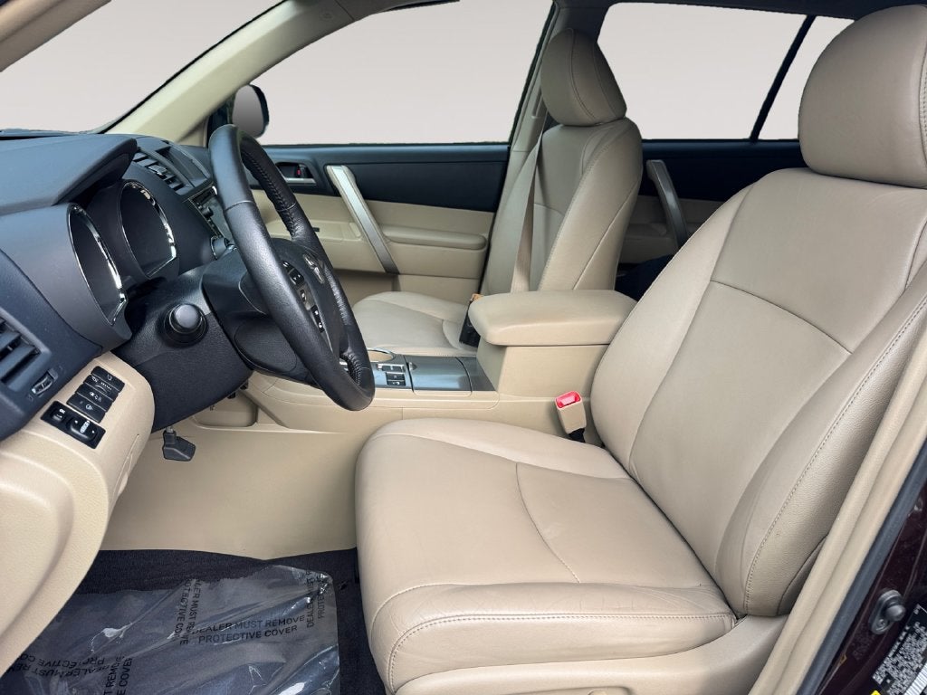 2013 Toyota HIGHLANDER SE