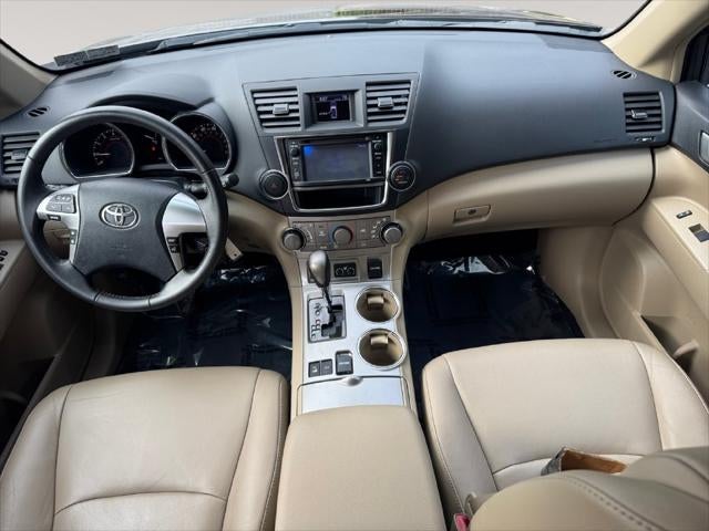 2013 Toyota HIGHLANDER SE