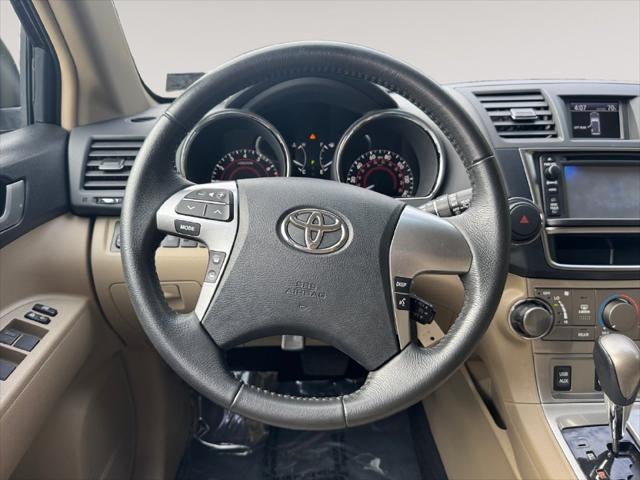 2013 Toyota HIGHLANDER SE