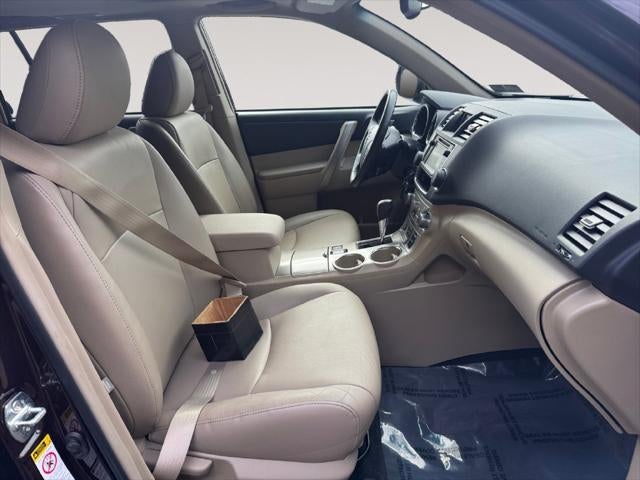 2013 Toyota HIGHLANDER SE