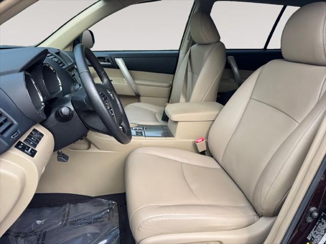 2013 Toyota HIGHLANDER SE