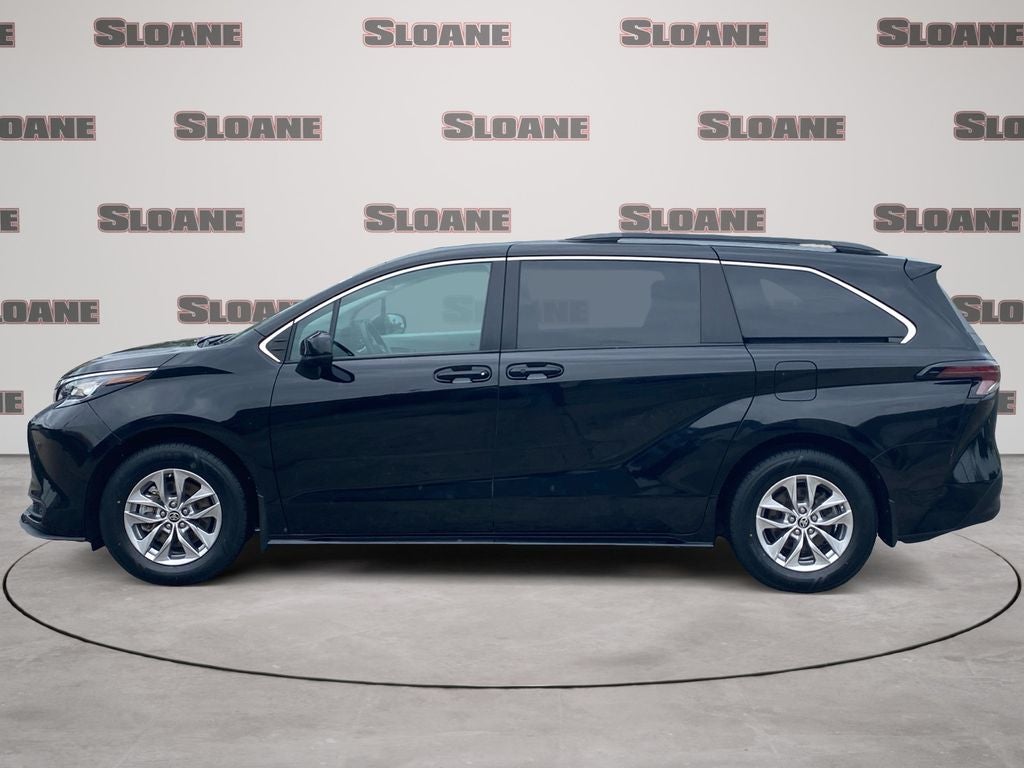 2023 Toyota Sienna LE 8 Passenger