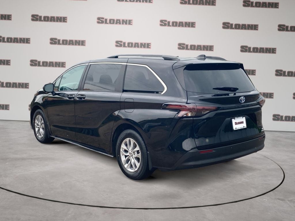 2023 Toyota Sienna LE 8 Passenger