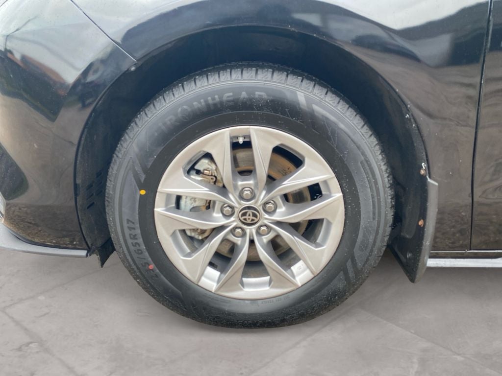 2023 Toyota Sienna LE 8 Passenger