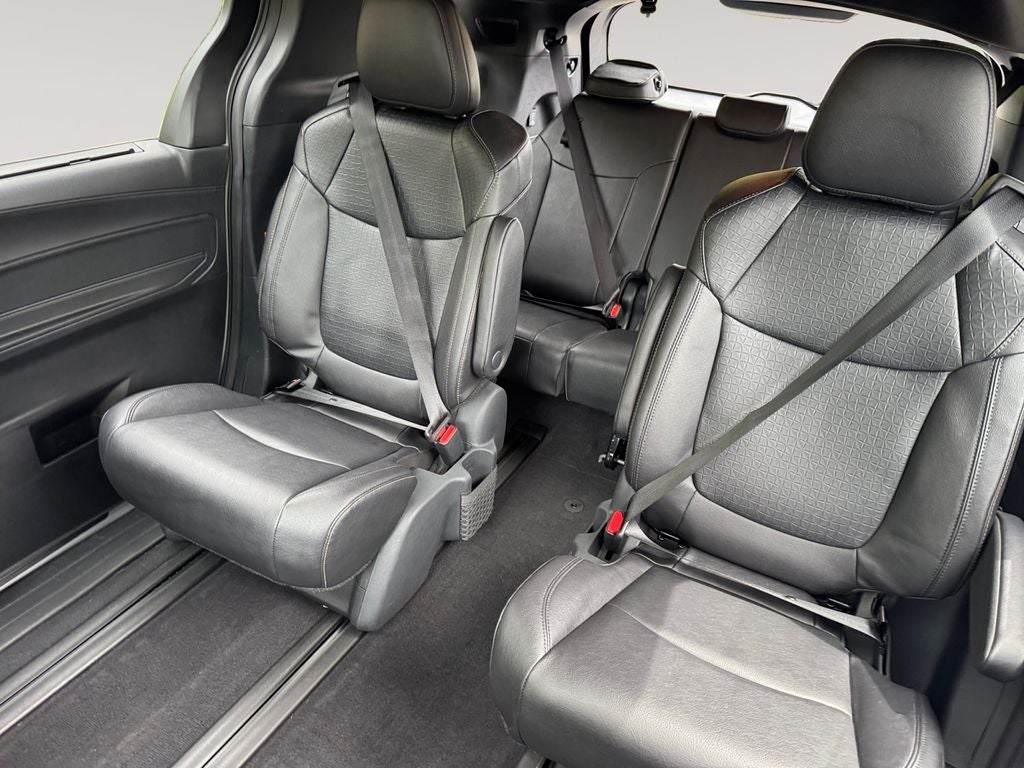 2025 Toyota Sienna Woodland Edition