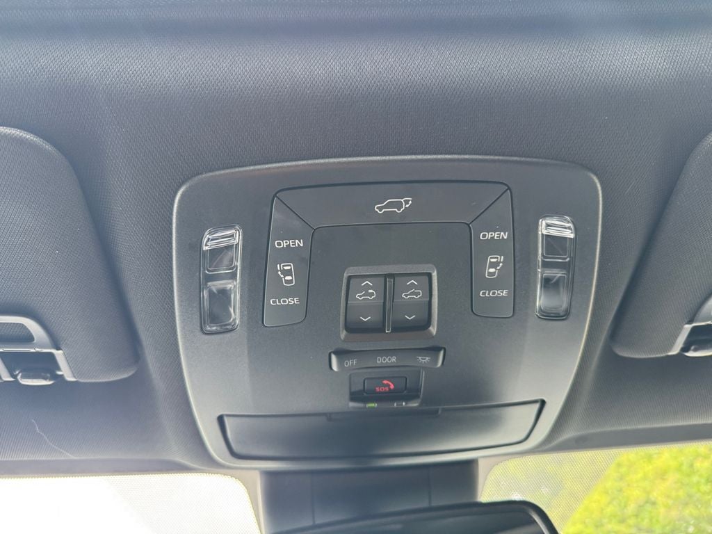 2025 Toyota Sienna Woodland Edition