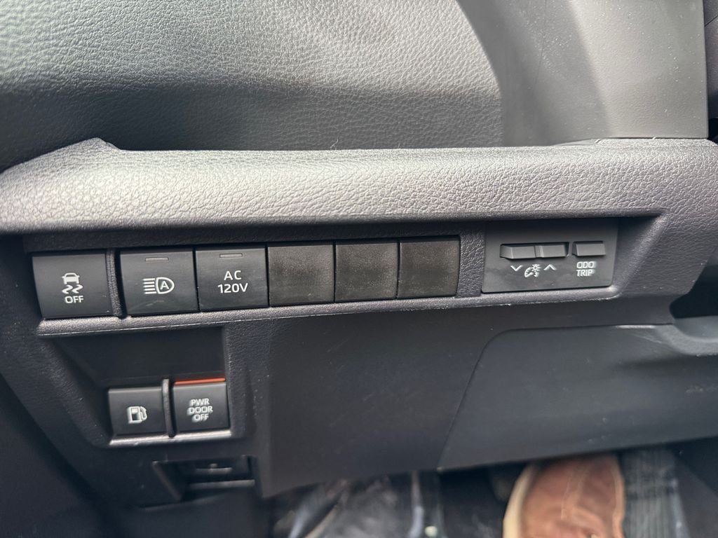 2025 Toyota Sienna Woodland Edition