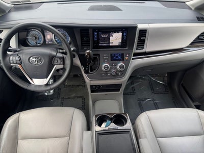 2017 Toyota Sienna XLE 7 Passenger