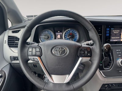 2017 Toyota Sienna XLE 7 Passenger