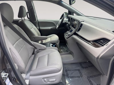 2017 Toyota Sienna XLE 7 Passenger