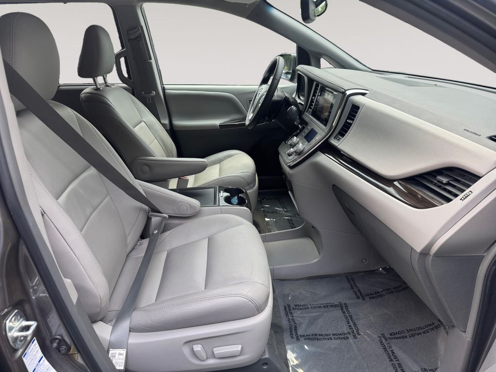 2017 Toyota Sienna XLE 7 Passenger