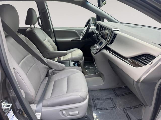 2017 Toyota Sienna XLE 7 Passenger
