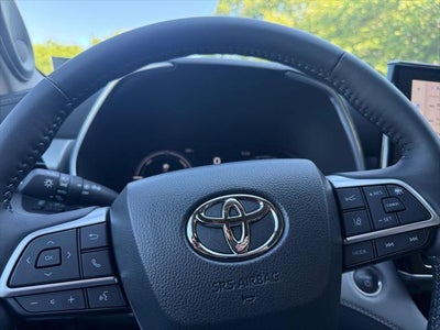 2026 Toyota Highlander Hybrid Platinum