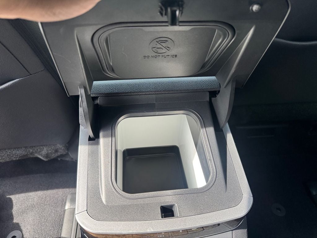 2025 Toyota SIENNA PLT AWD Platinum 7 Passenger