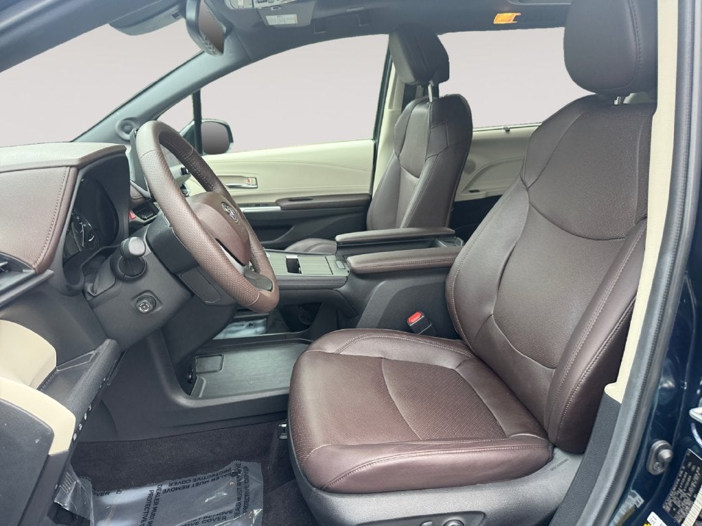 2024 Toyota Sienna Platinum 7 Passenger