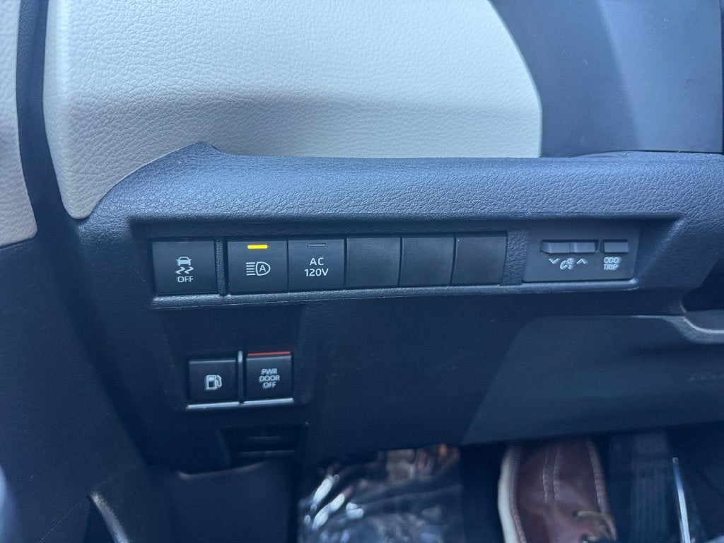 2023 Toyota Sienna XLE 7 Passenger
