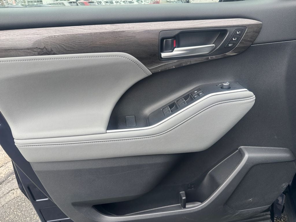 2023 Toyota HIGHLANDER Platinum