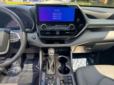 2023 Toyota Highlander Platinum